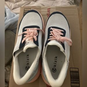 Womens size 10 Kizik